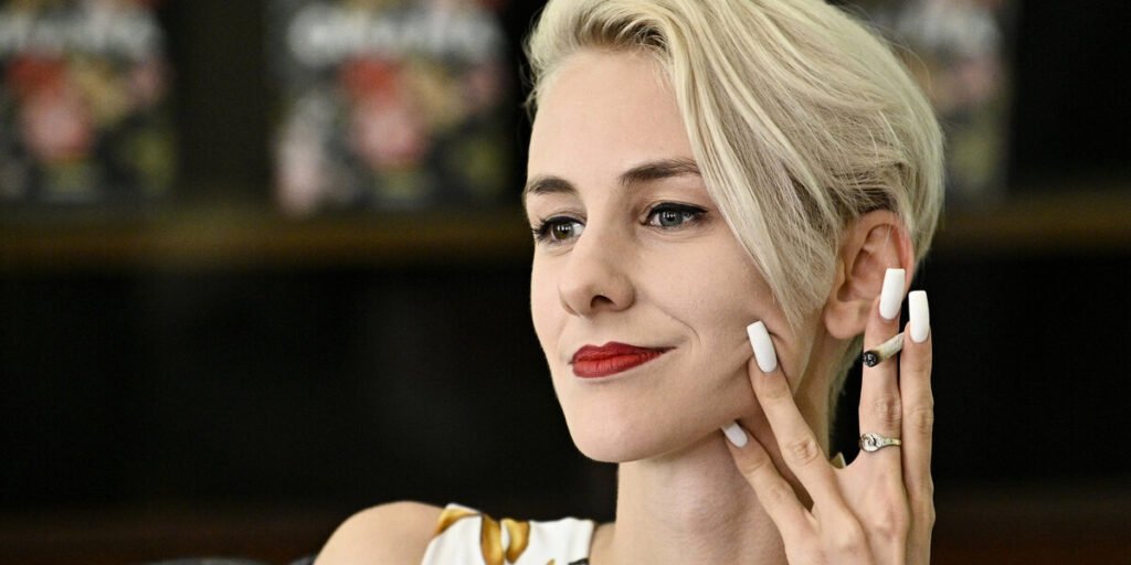 Lisa Eckhart Ehemann: Hat die österreichische Kabarettistin einen Mann? Partner, Kind, Karriere und Privatleben lisa eckhart ehemann