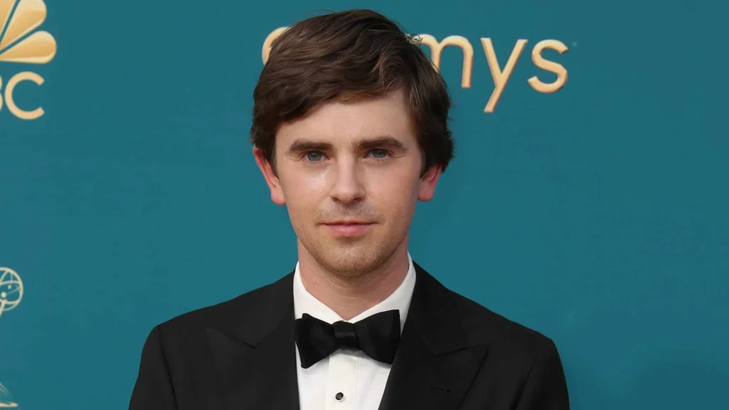 Freddie Highmore Krankheit: Was wirklich bekannt ist freddie highmore krankheit