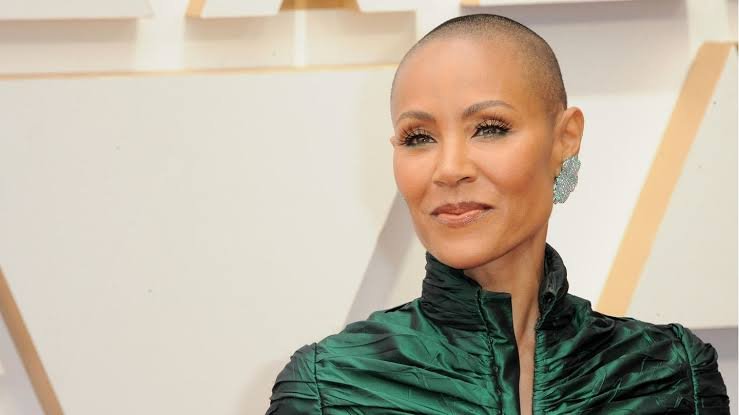 Jada Pinkett Smith Krankheit: Was hinter ihrer Alopecia steckt jada pinkett smith krankheit